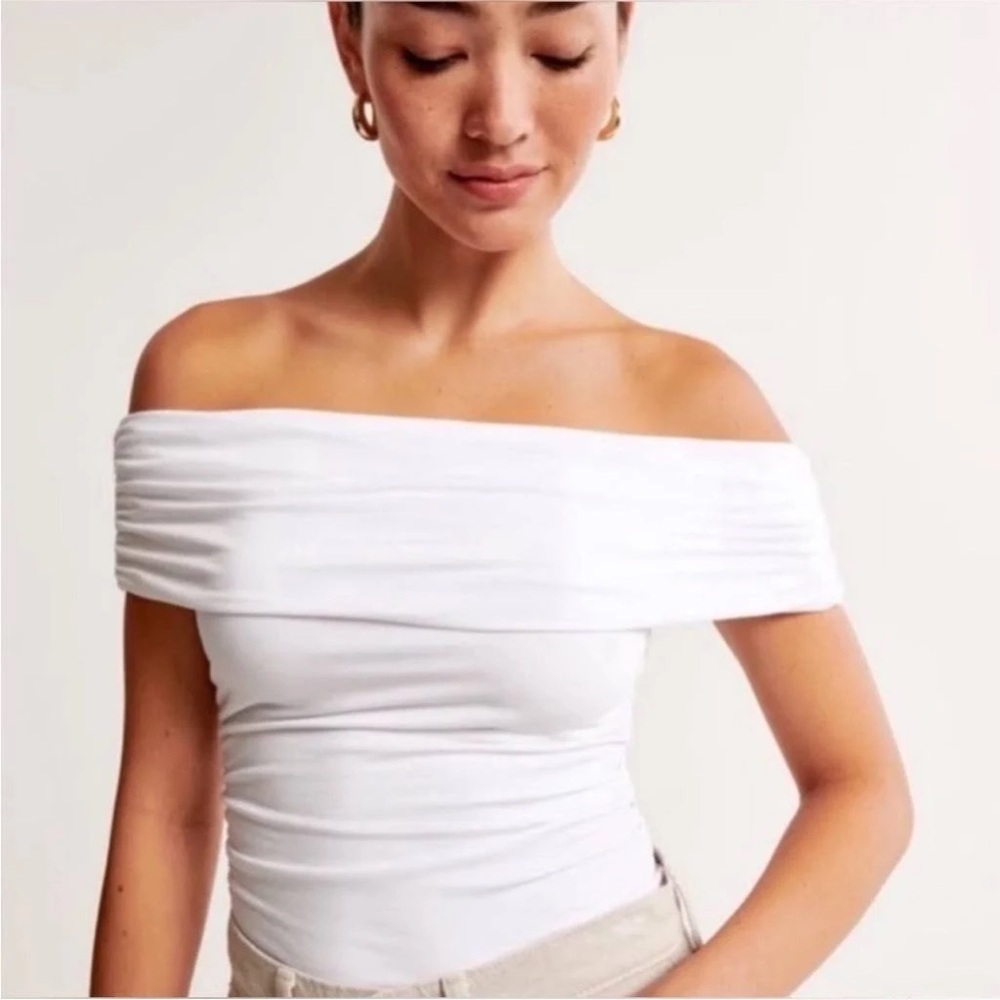 Abercrombie & Fitch Cotton-Modal Ruched Off the Shoulder top in white